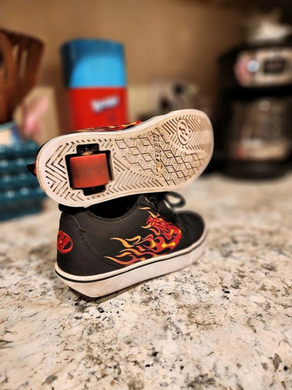 Kids Heelys Size 2 - Picture 3 of 4